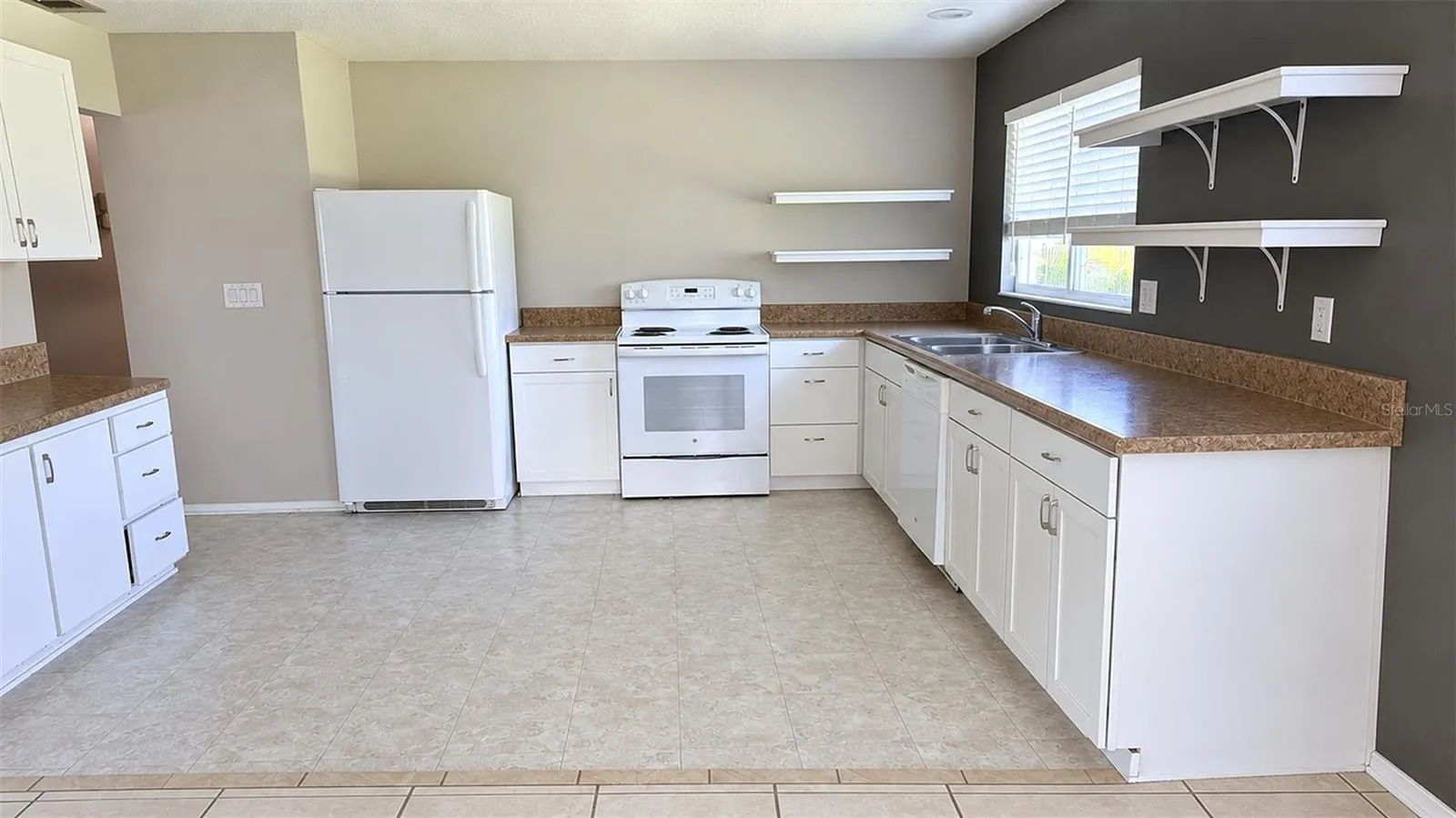 2657 ROXBURY CIR