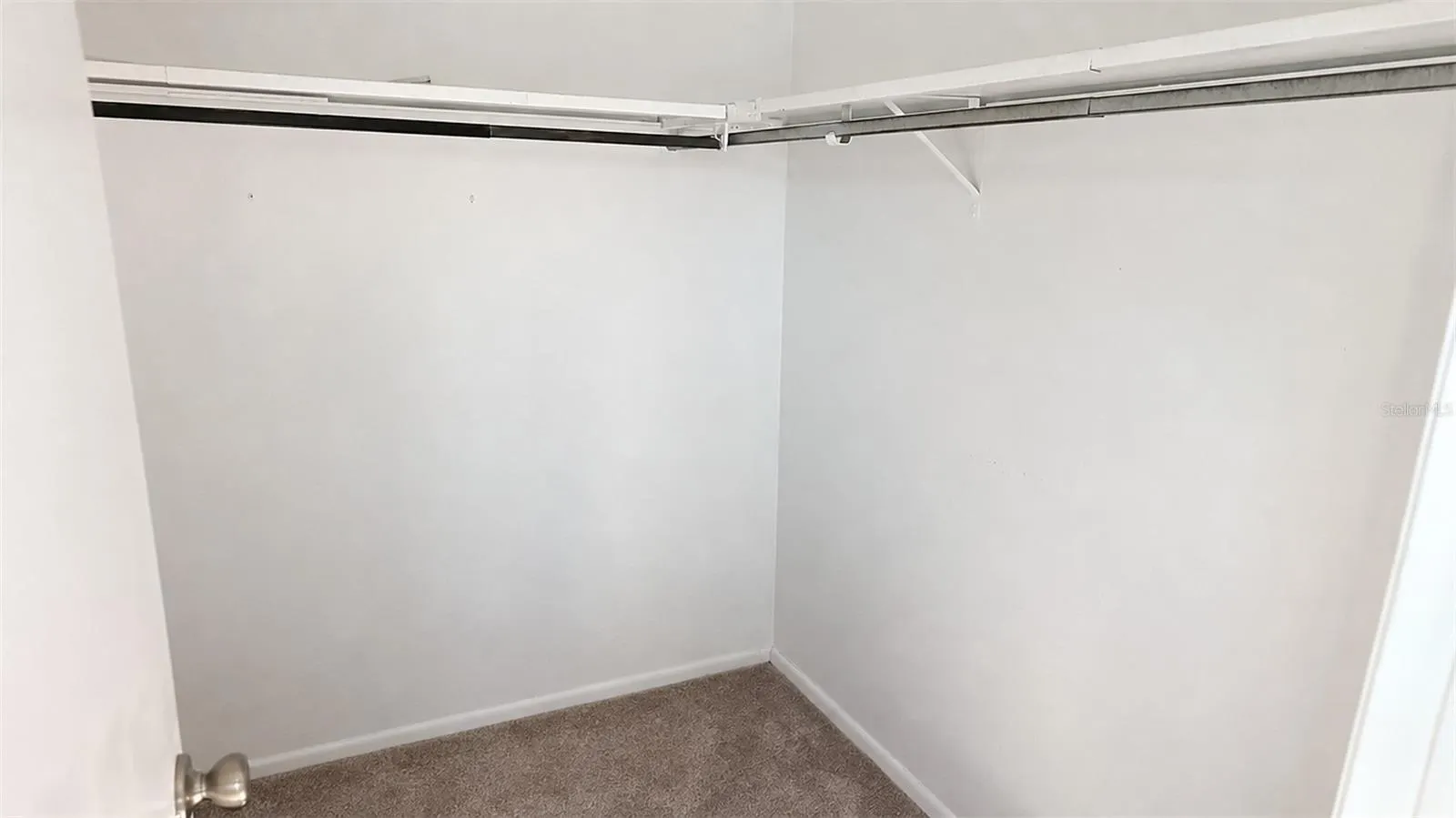 2657 ROXBURY CIR