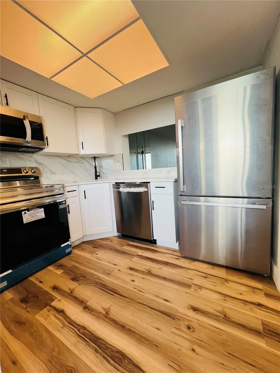 2621 COVE CAY DR #703 #703