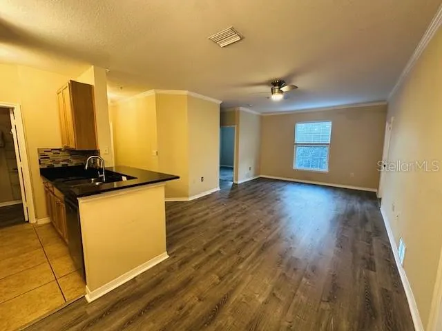 10203 COURTNEY PALMS BLVD #202 #202
