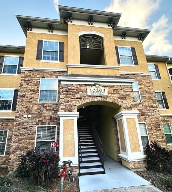 10203 COURTNEY PALMS BLVD #202 #202