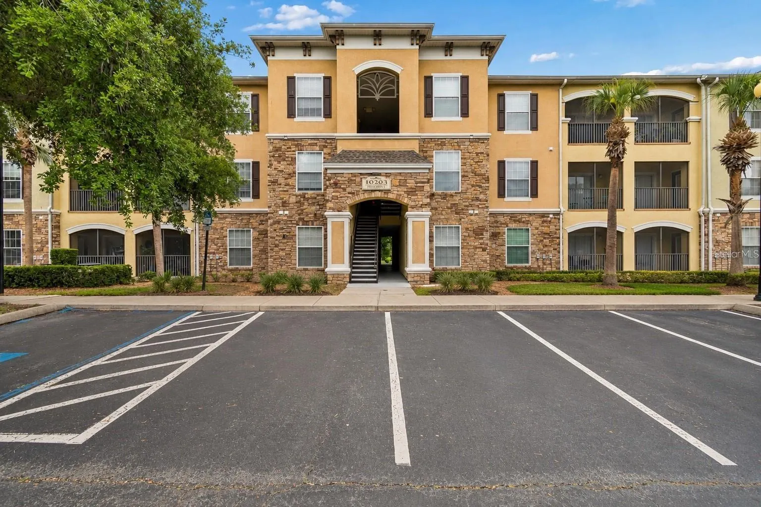 10203 COURTNEY PALMS BLVD #202 #202