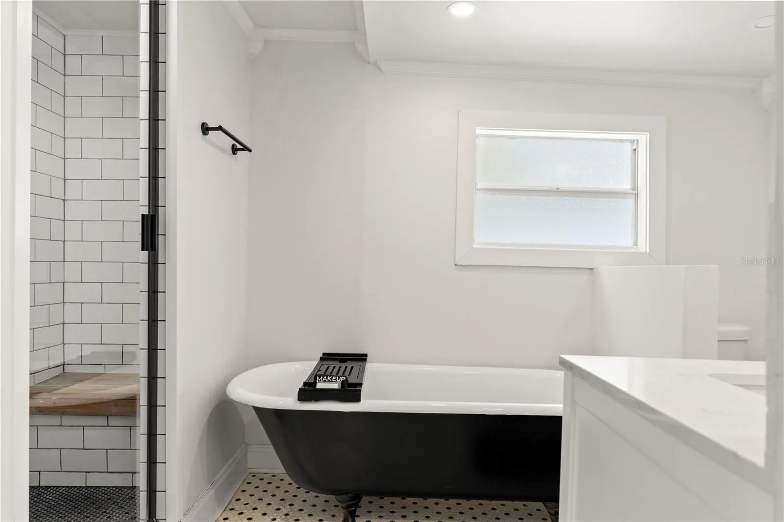 324 W HAYA ST