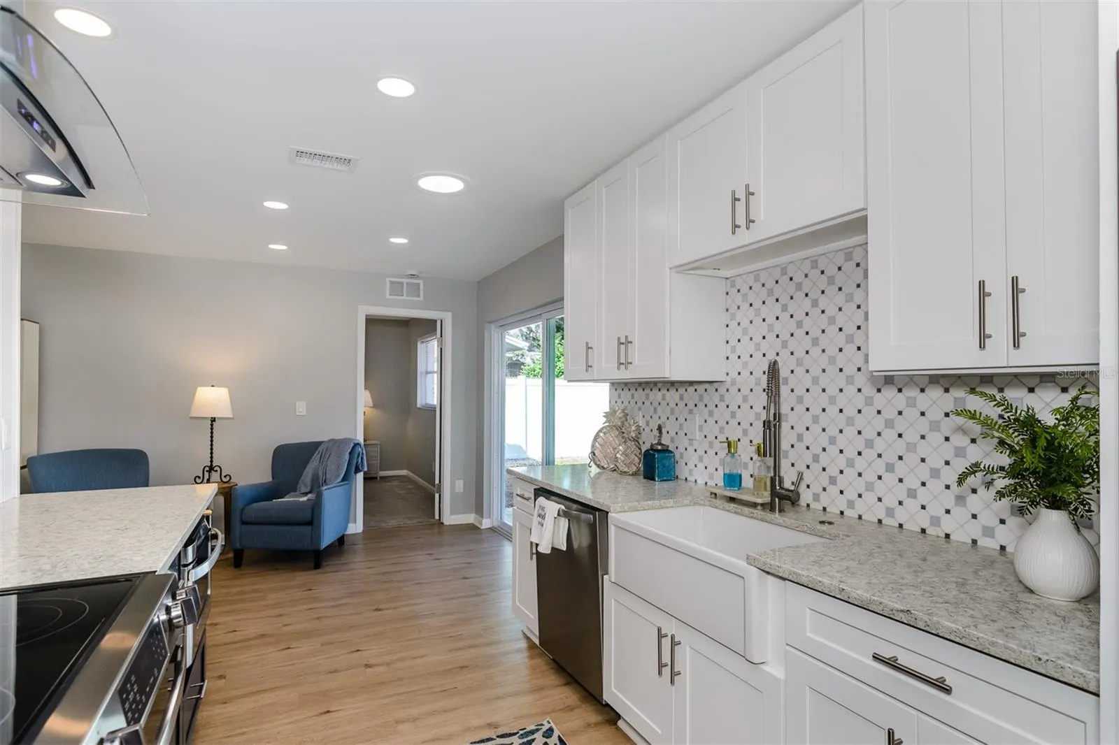 57 HARBOR OAKS CIR