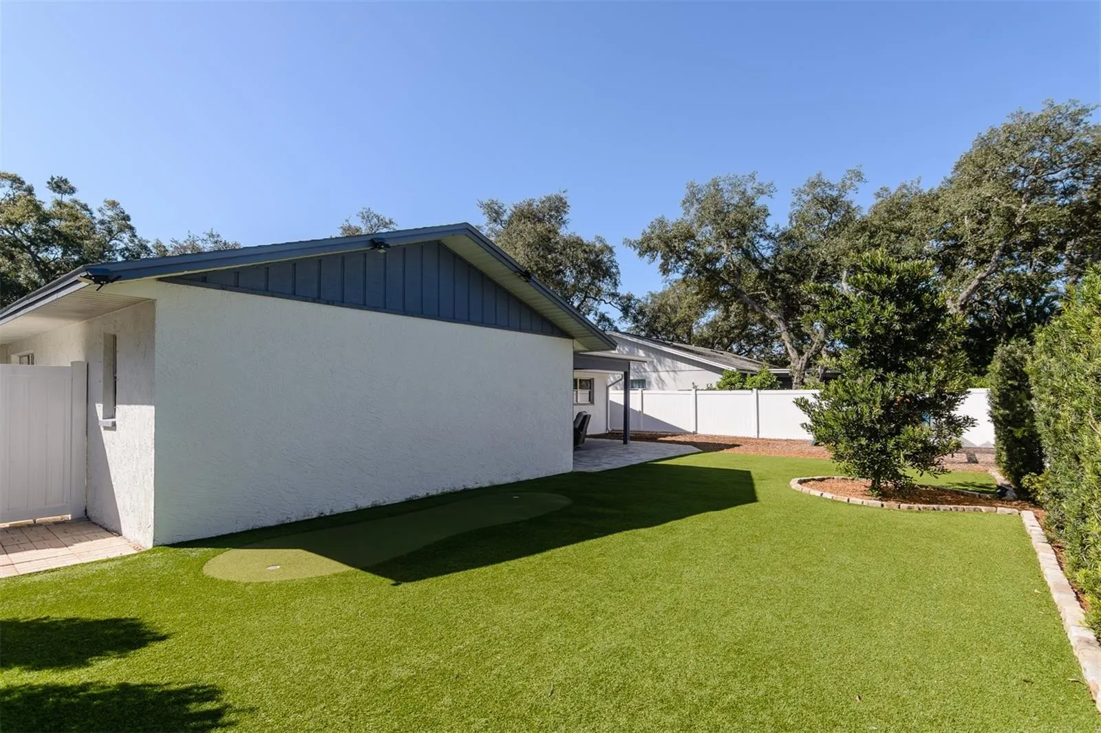 57 HARBOR OAKS CIR