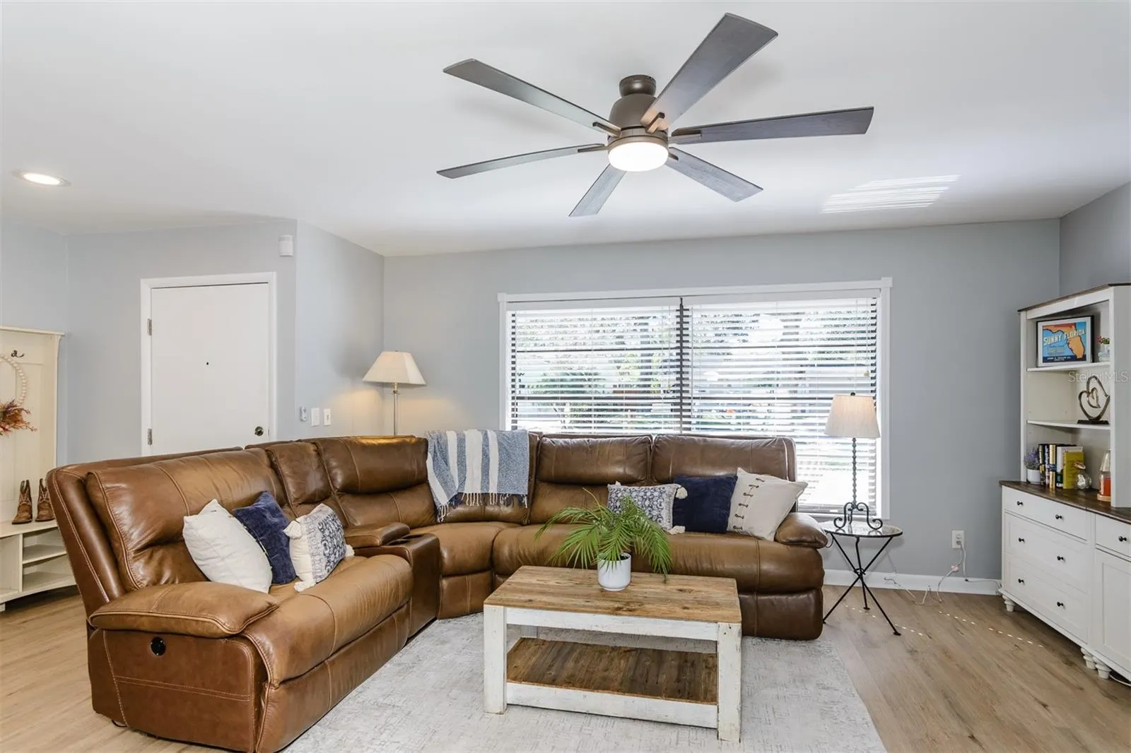 57 HARBOR OAKS CIR