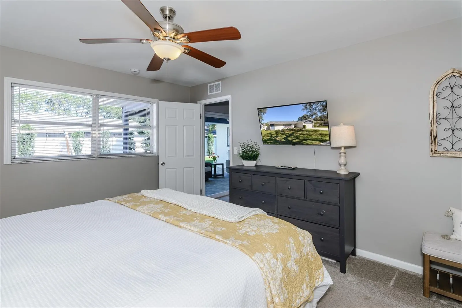 57 HARBOR OAKS CIR
