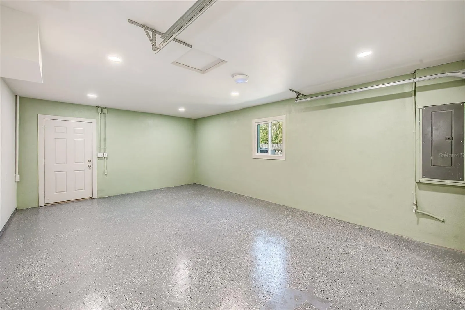 362 GATEWOOD DR