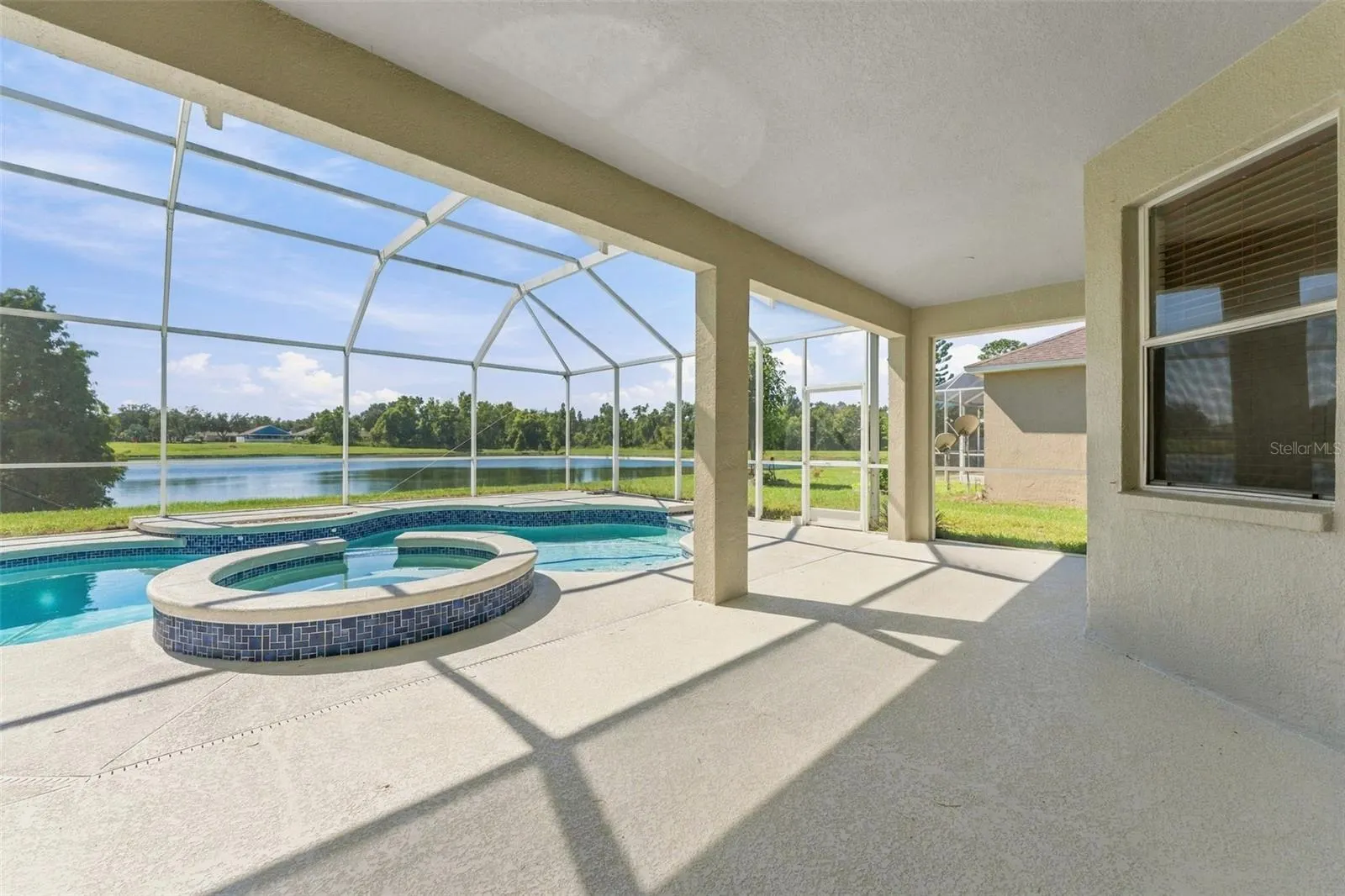 11617 GROVE ARCADE DR