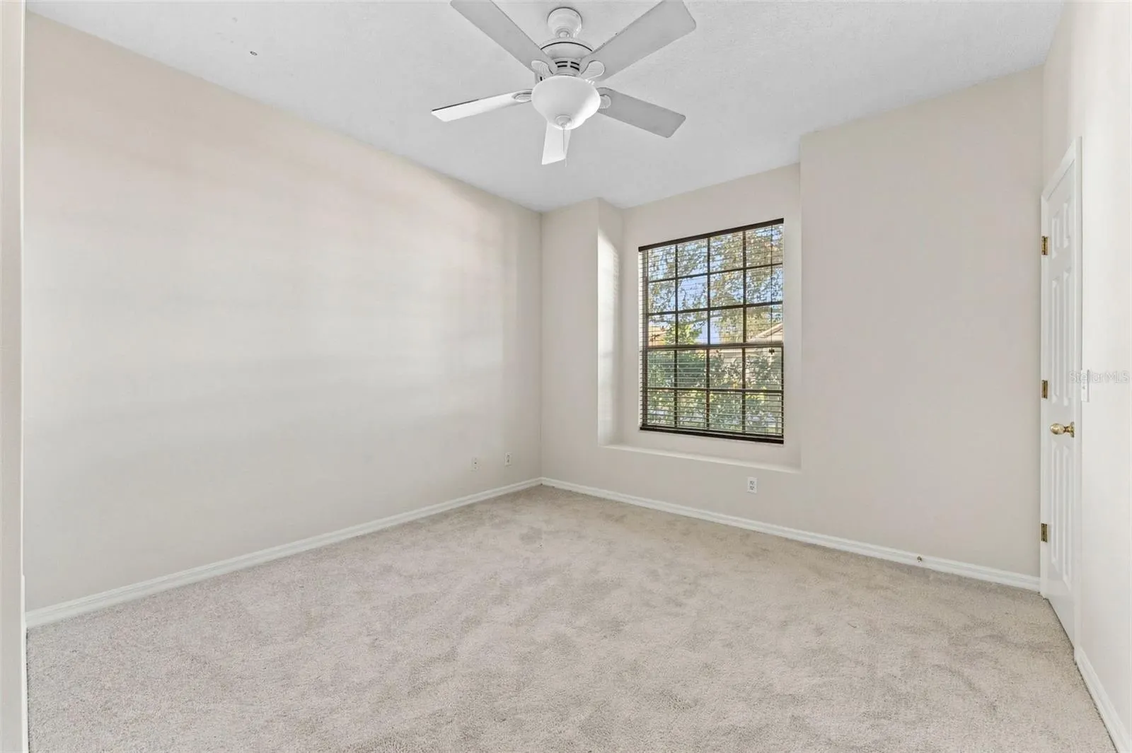 11617 GROVE ARCADE DR