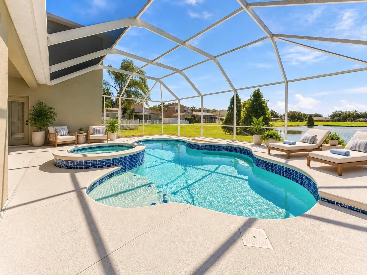 11617 GROVE ARCADE DR