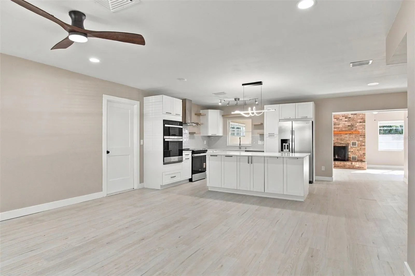 6409 ROSEWOOD DR