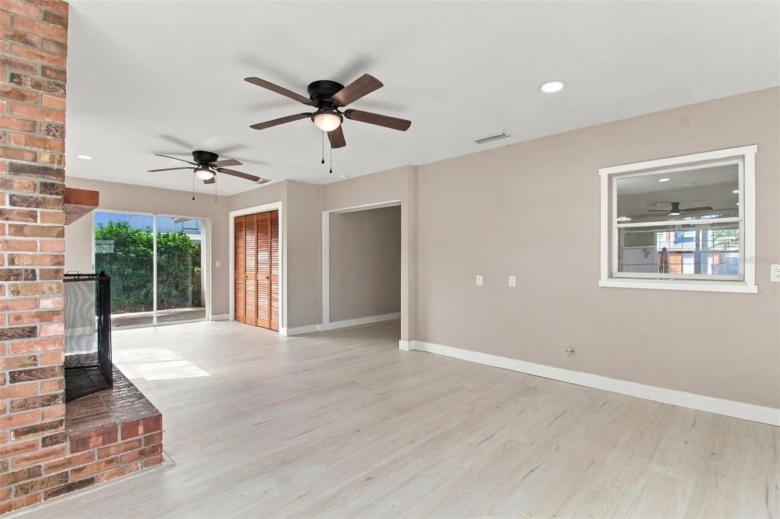 6409 ROSEWOOD DR