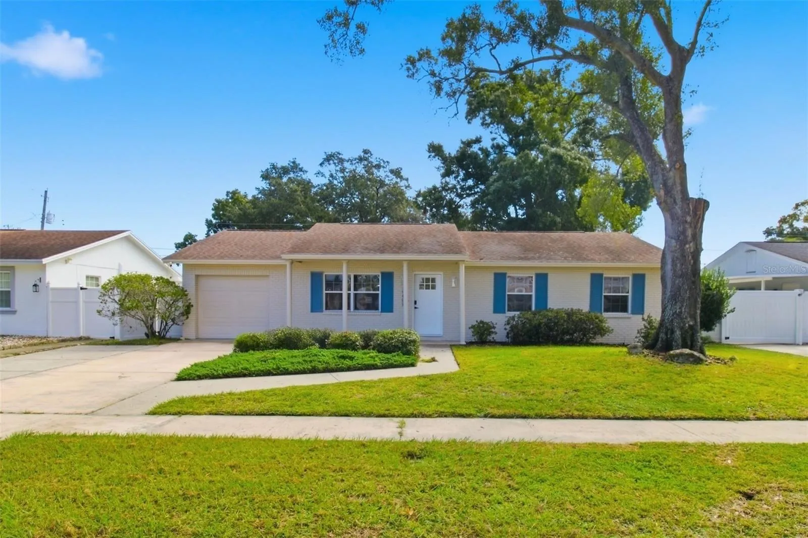 6409 ROSEWOOD DR