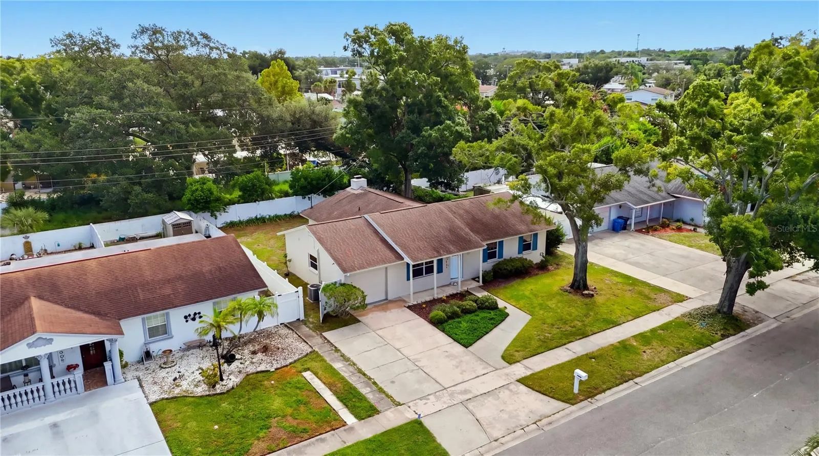 6409 ROSEWOOD DR