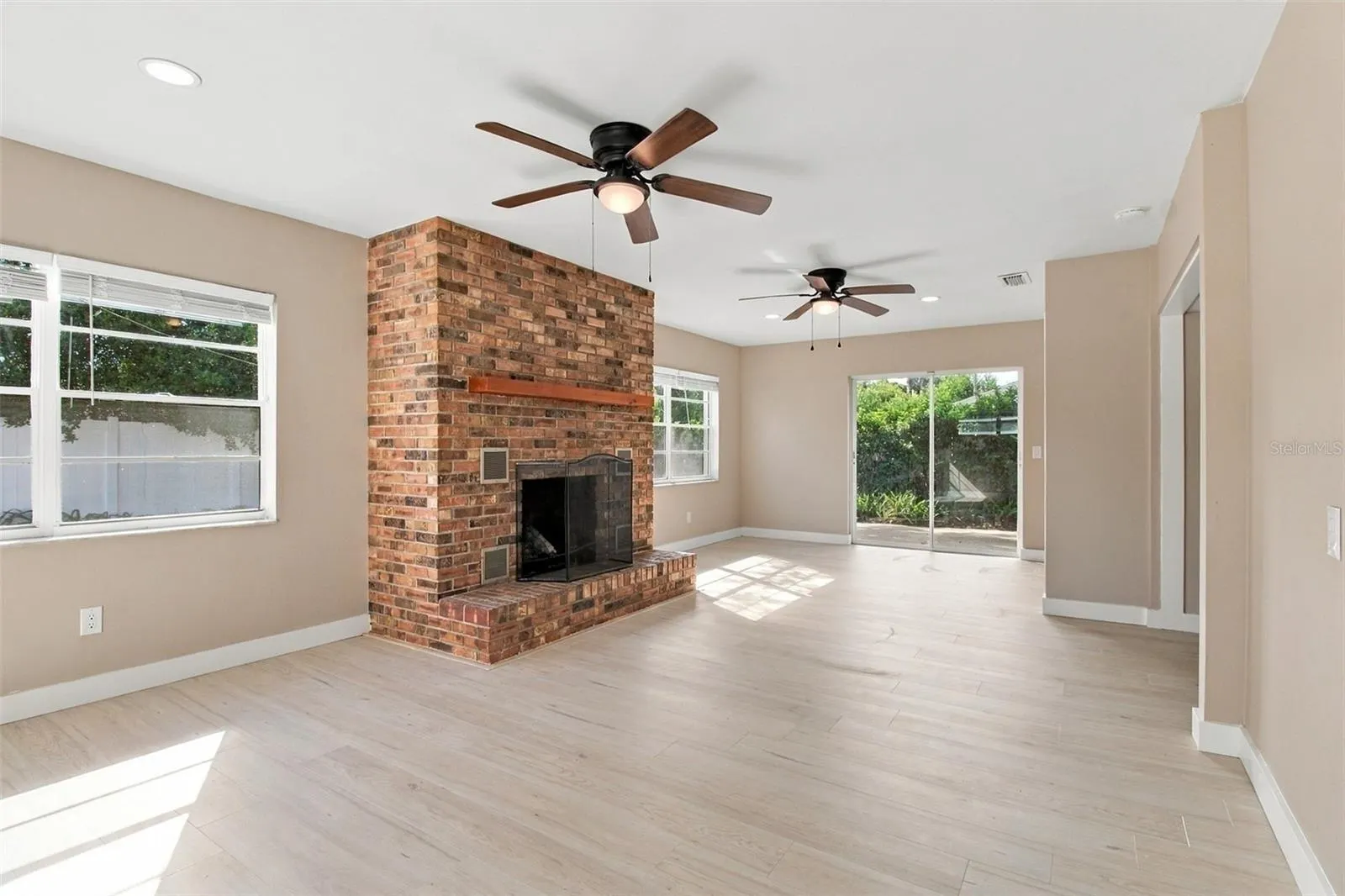 6409 ROSEWOOD DR
