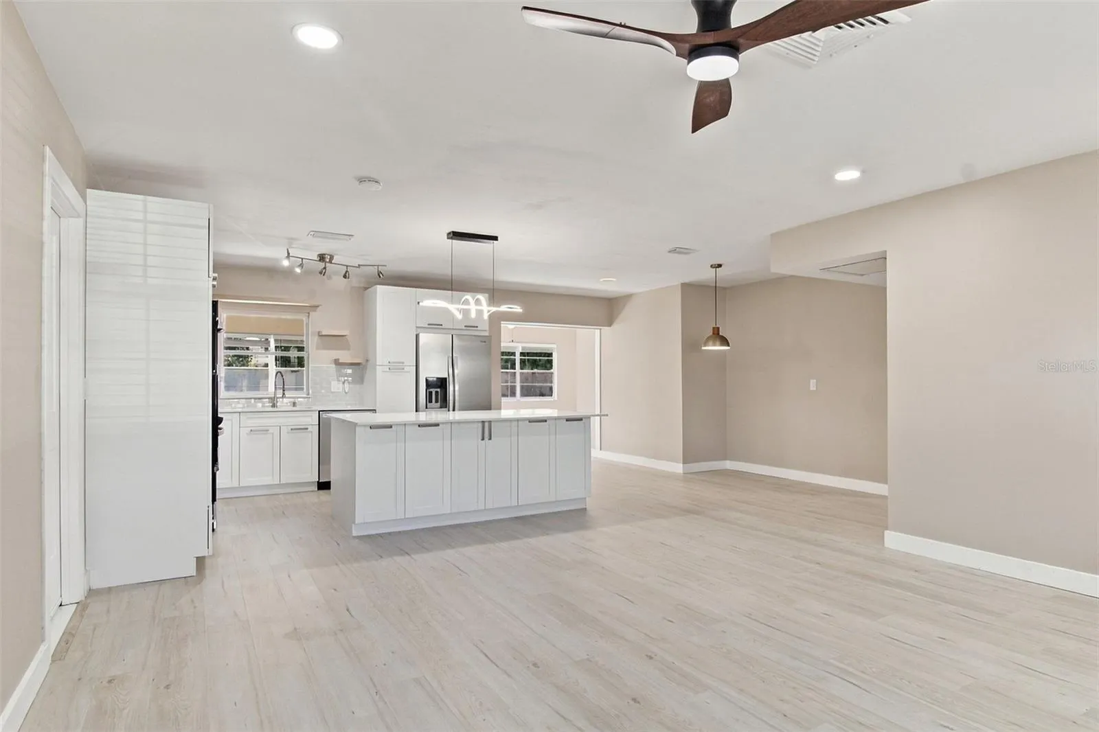 6409 ROSEWOOD DR