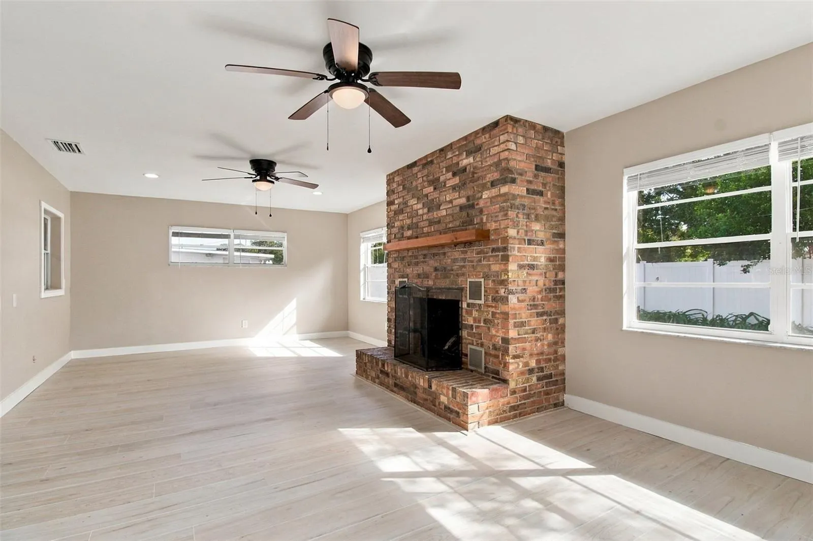 6409 ROSEWOOD DR