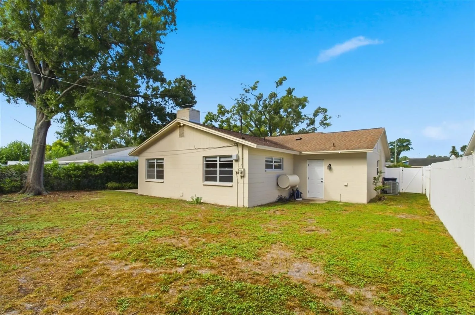 6409 ROSEWOOD DR