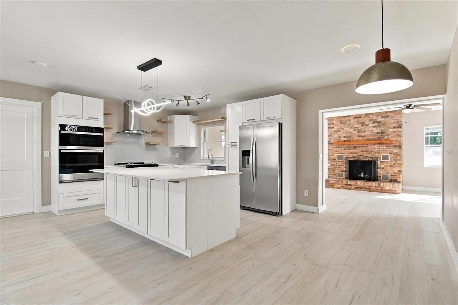 6409 ROSEWOOD DR