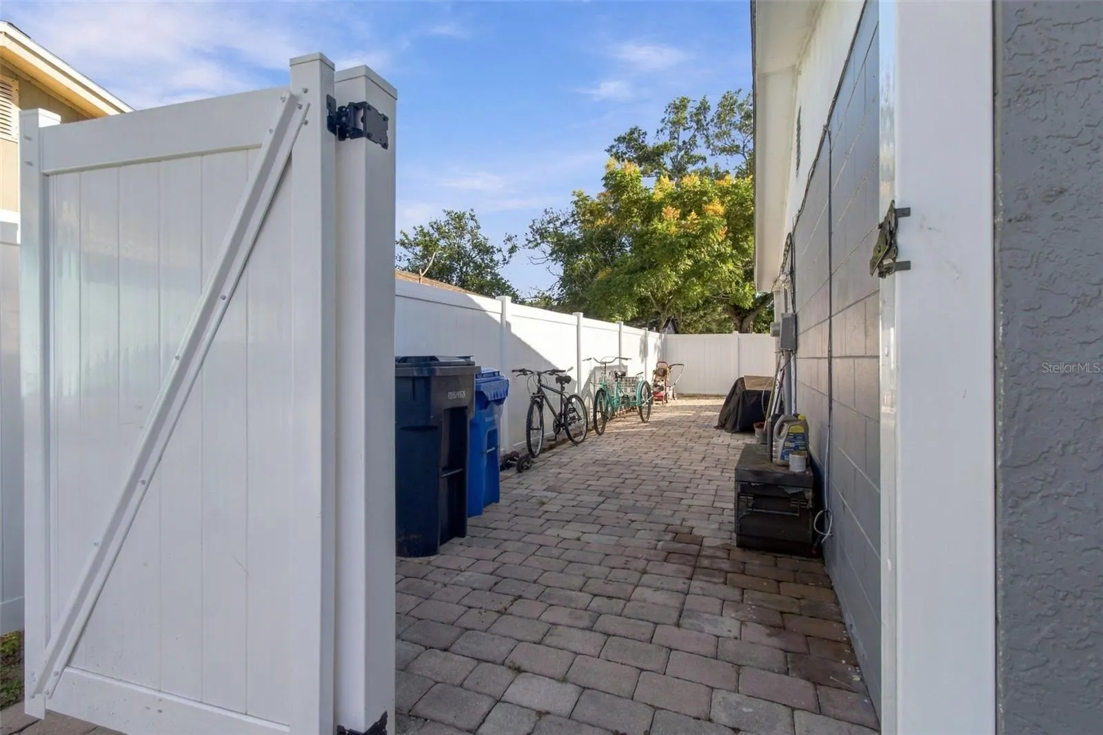 10118 WHEATLEY HILLS CT