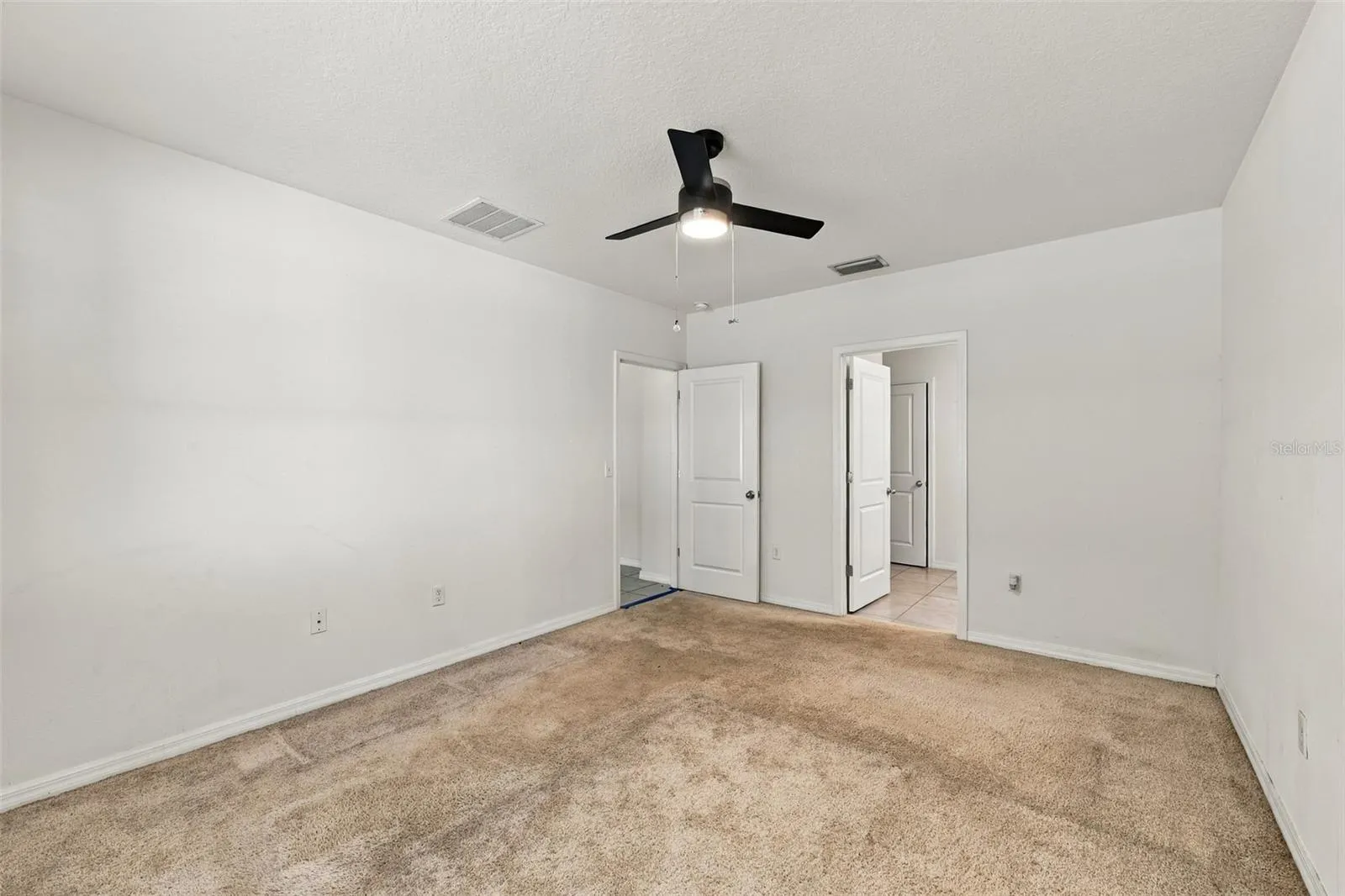 1702 JOHNSON POINTE DR