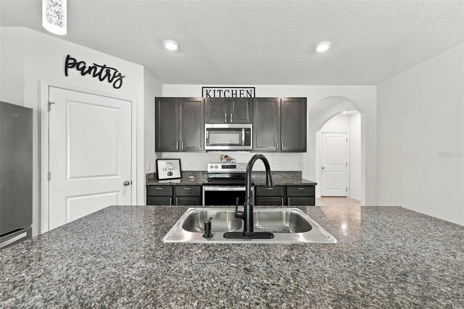 1702 JOHNSON POINTE DR