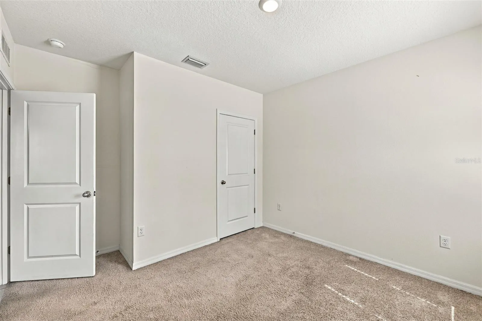 1702 JOHNSON POINTE DR