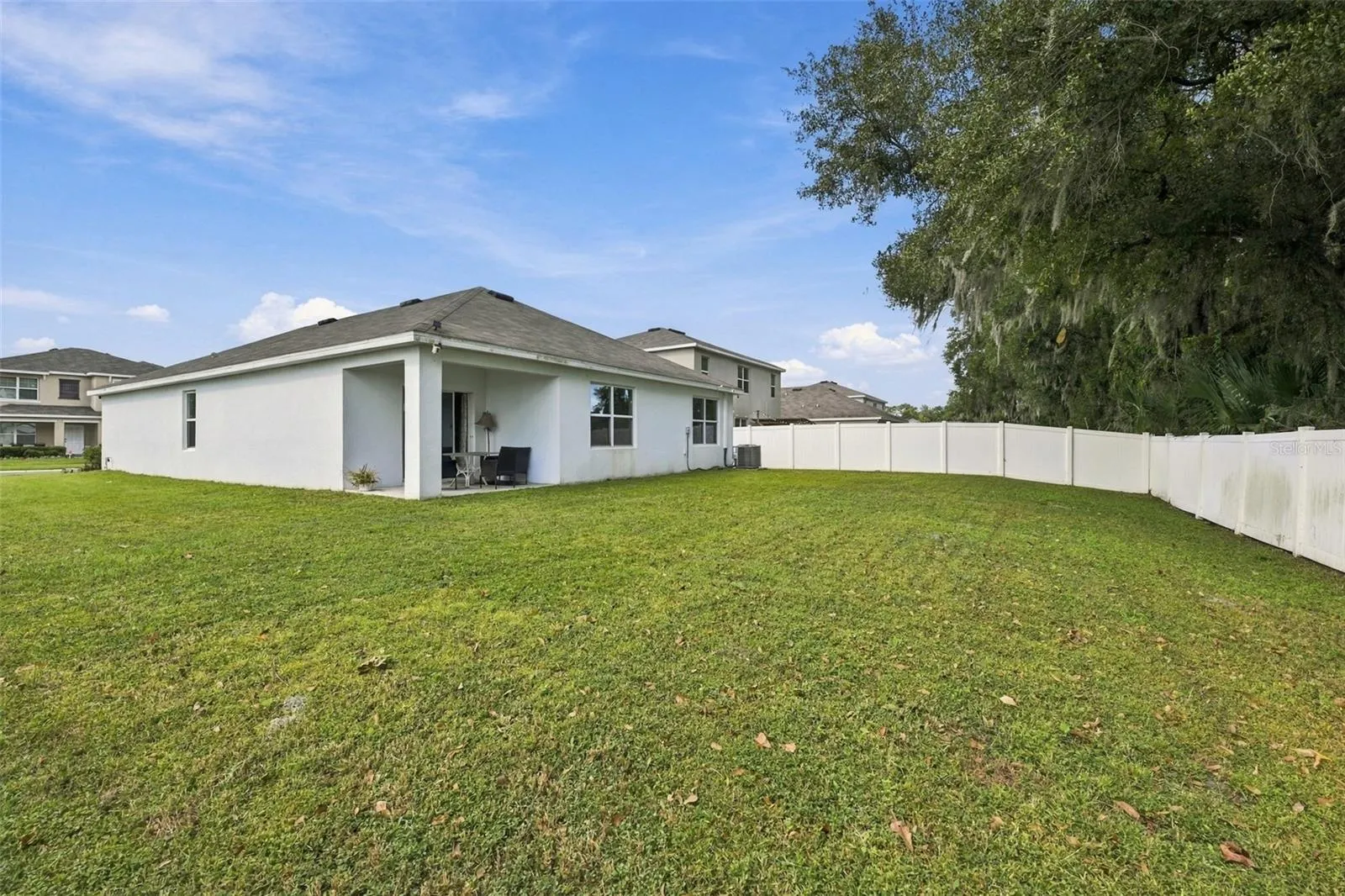 1702 JOHNSON POINTE DR