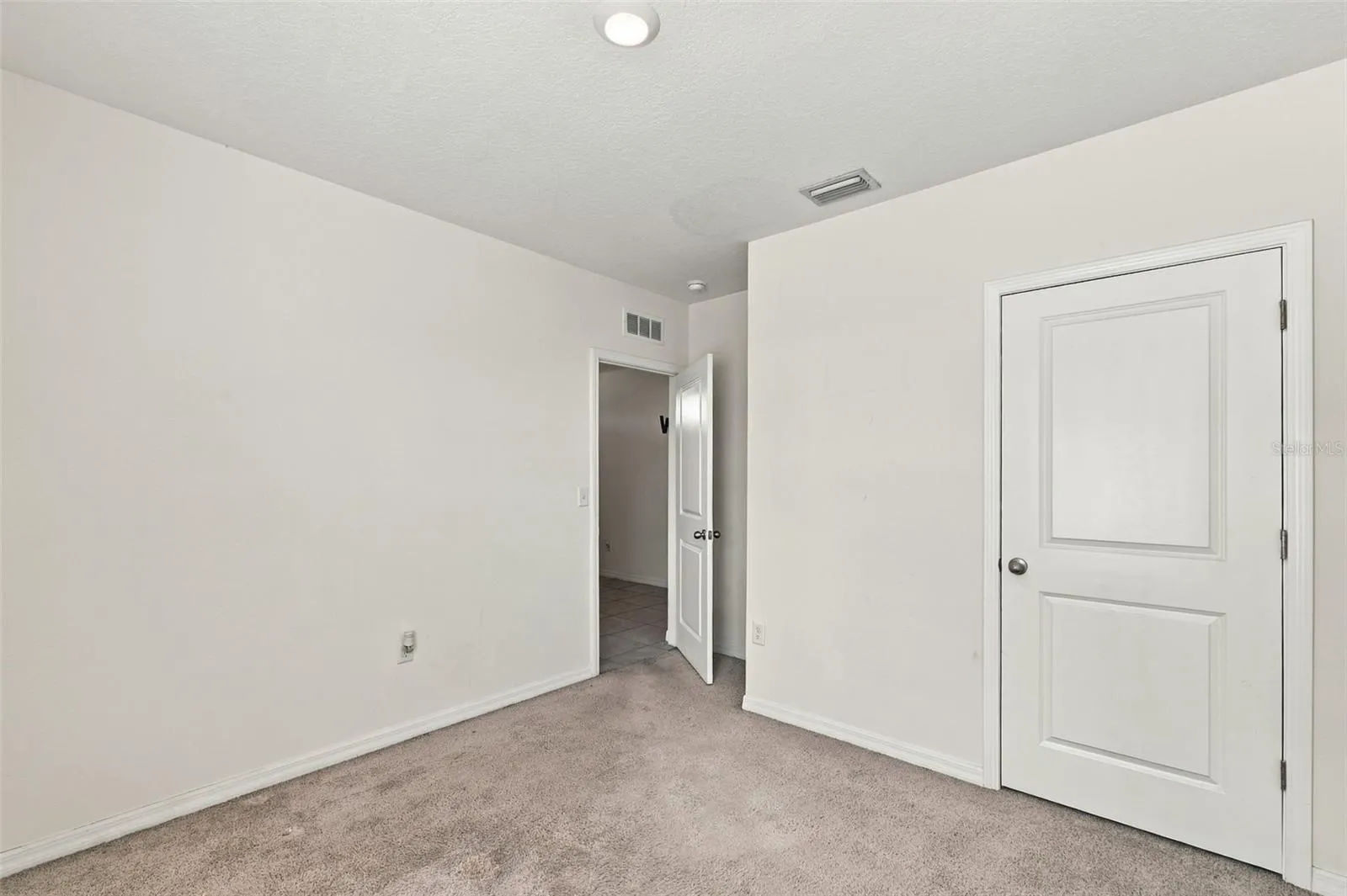1702 JOHNSON POINTE DR