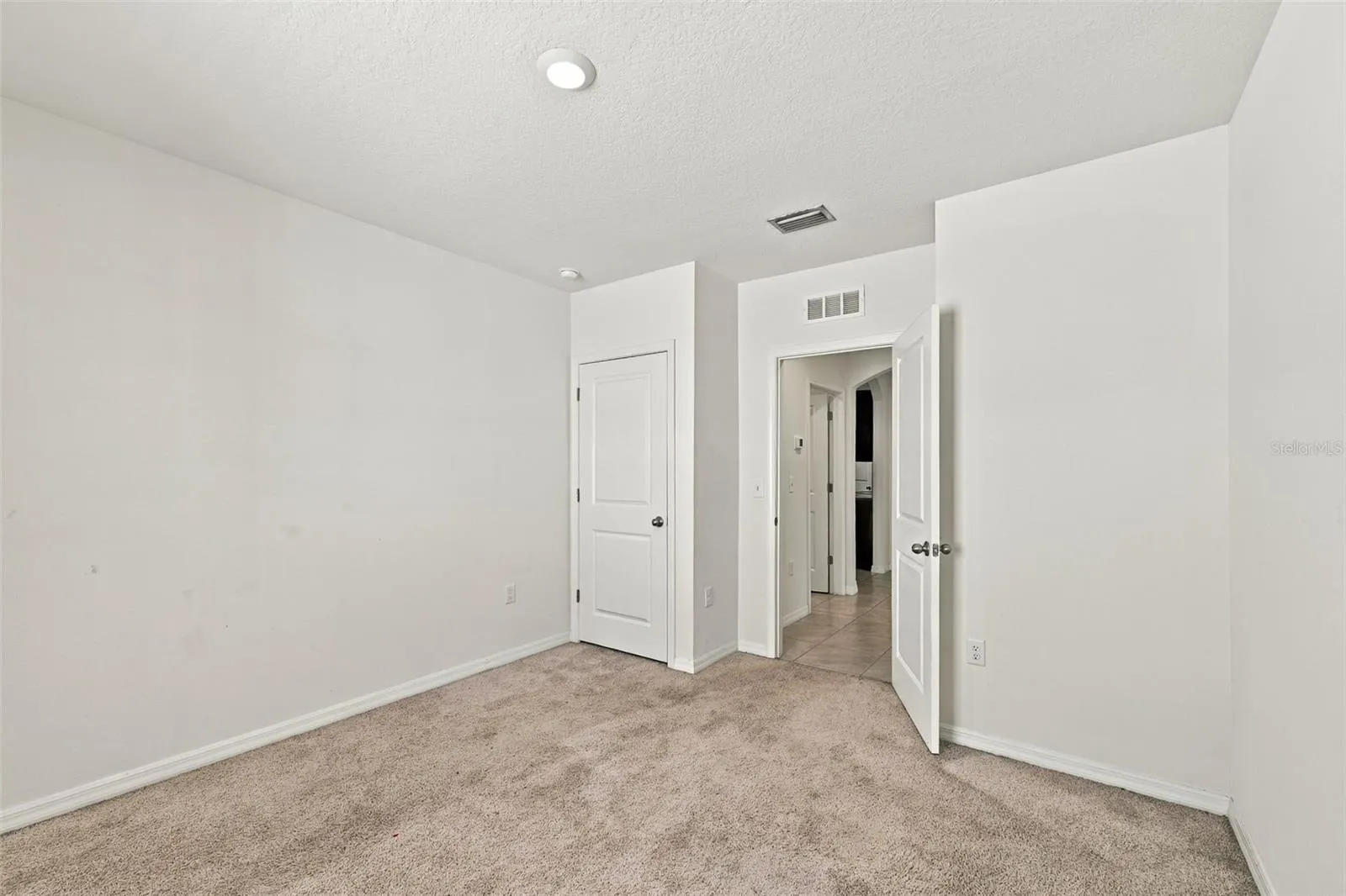 1702 JOHNSON POINTE DR