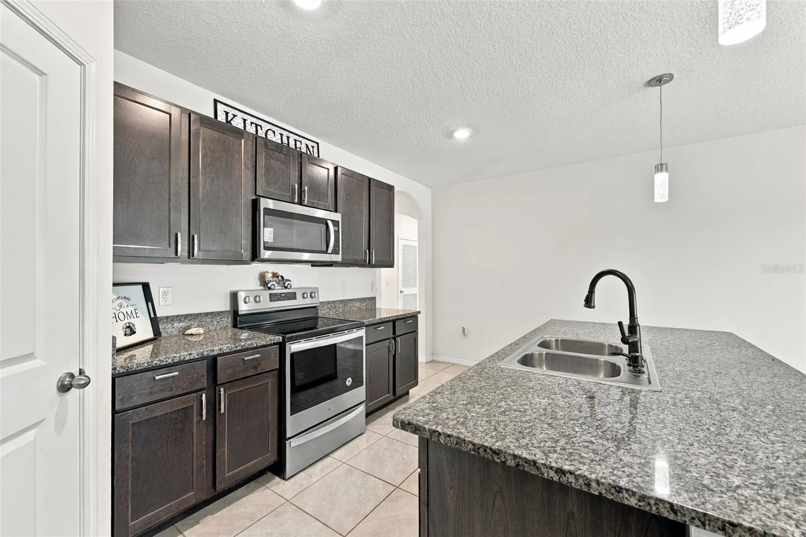 1702 JOHNSON POINTE DR