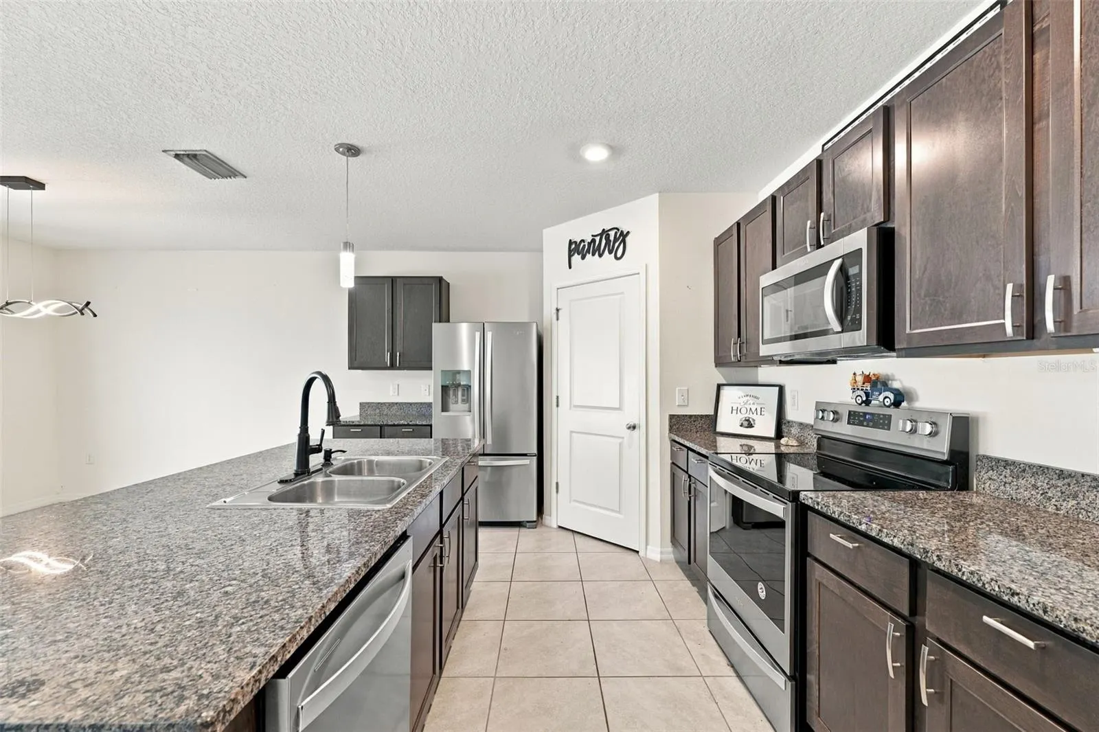 1702 JOHNSON POINTE DR