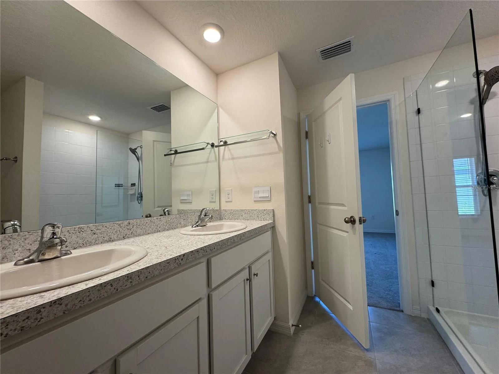 5586 LOGAN CAVE AVE