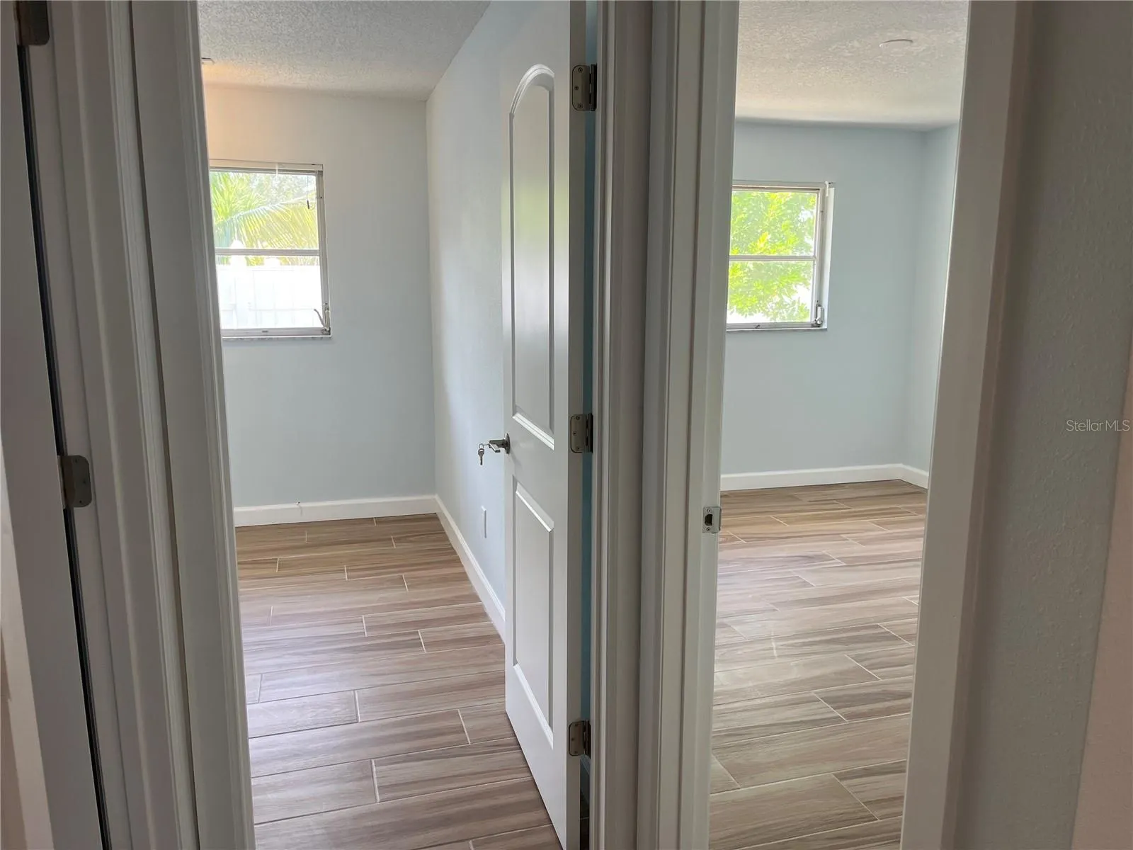 307 LA HACIENDA DR