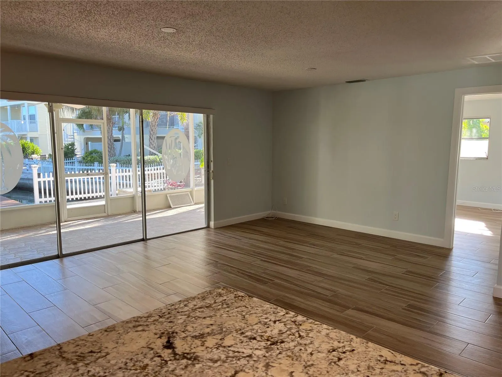 307 LA HACIENDA DR