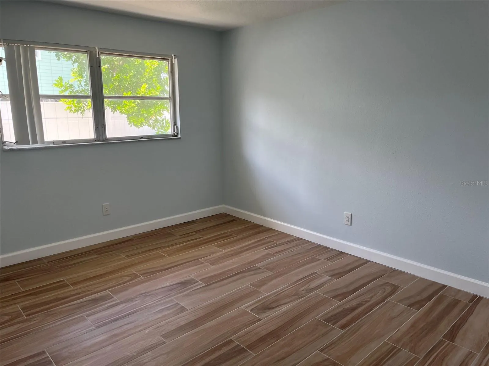 307 LA HACIENDA DR