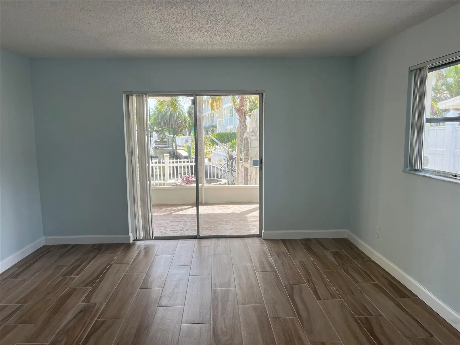 307 LA HACIENDA DR