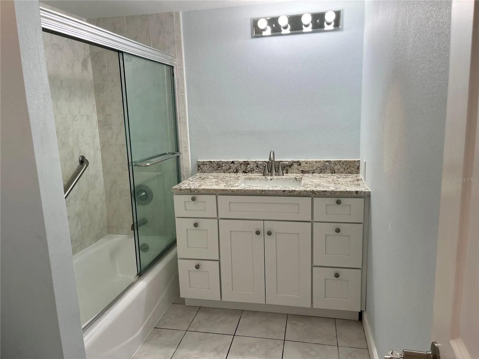 307 LA HACIENDA DR