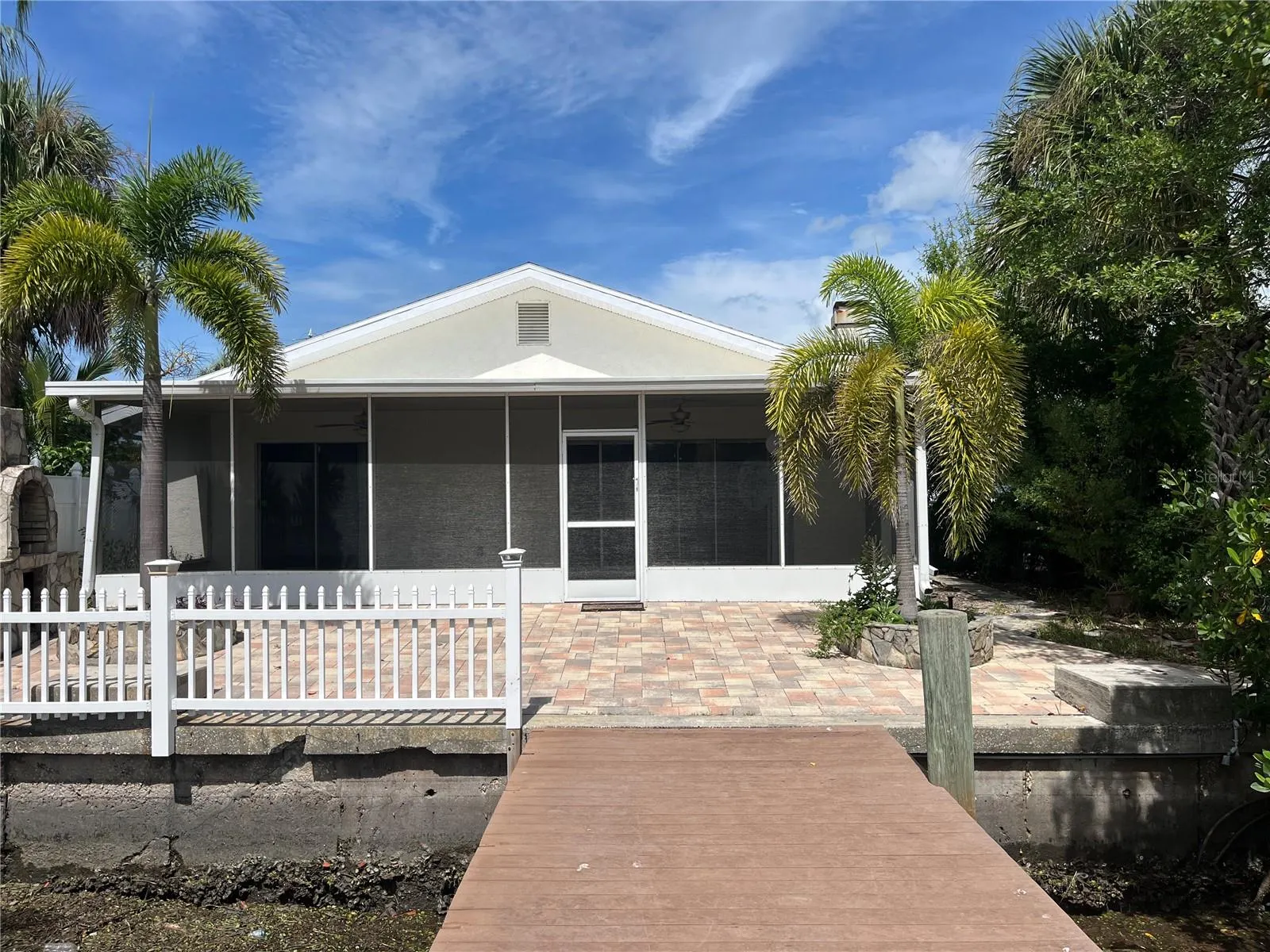 307 LA HACIENDA DR