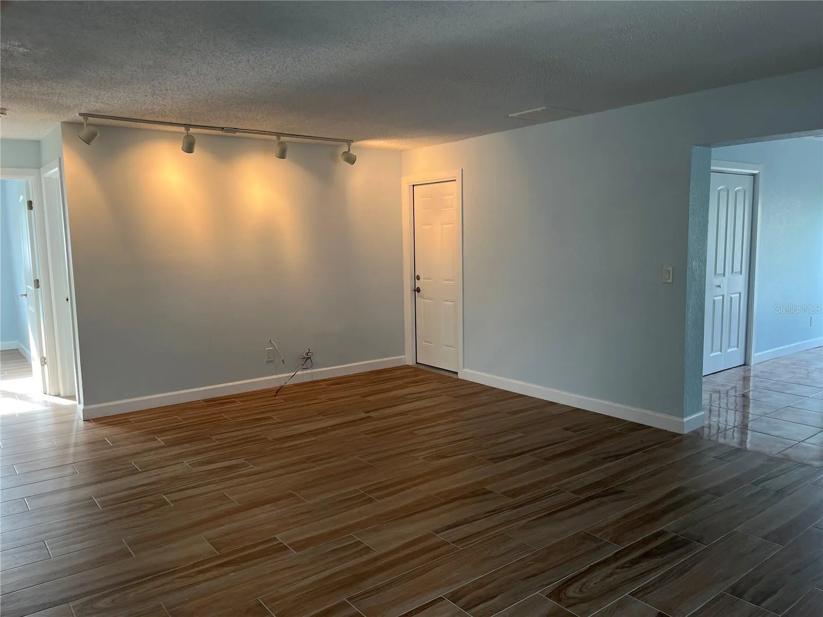 307 LA HACIENDA DR