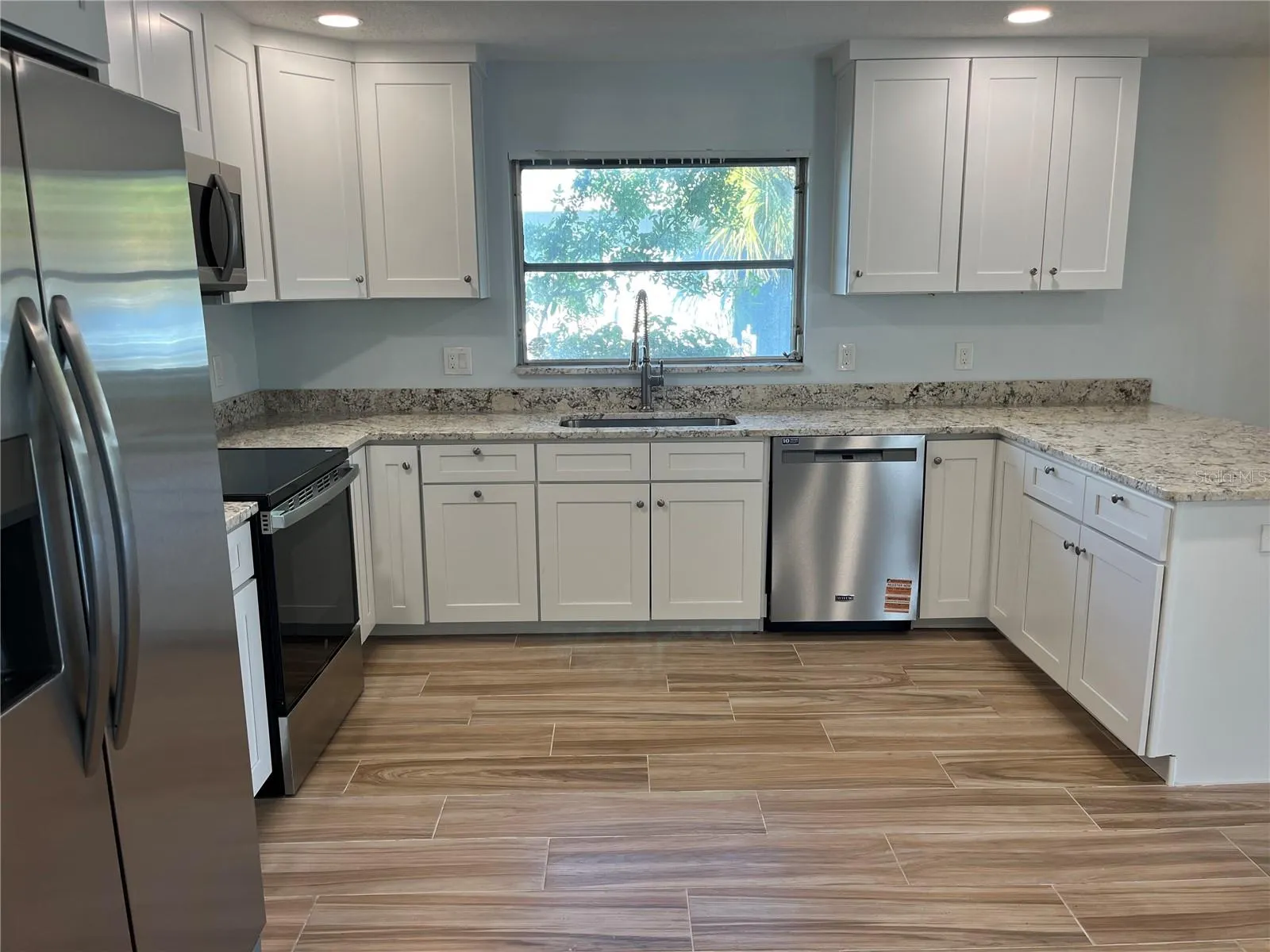 307 LA HACIENDA DR