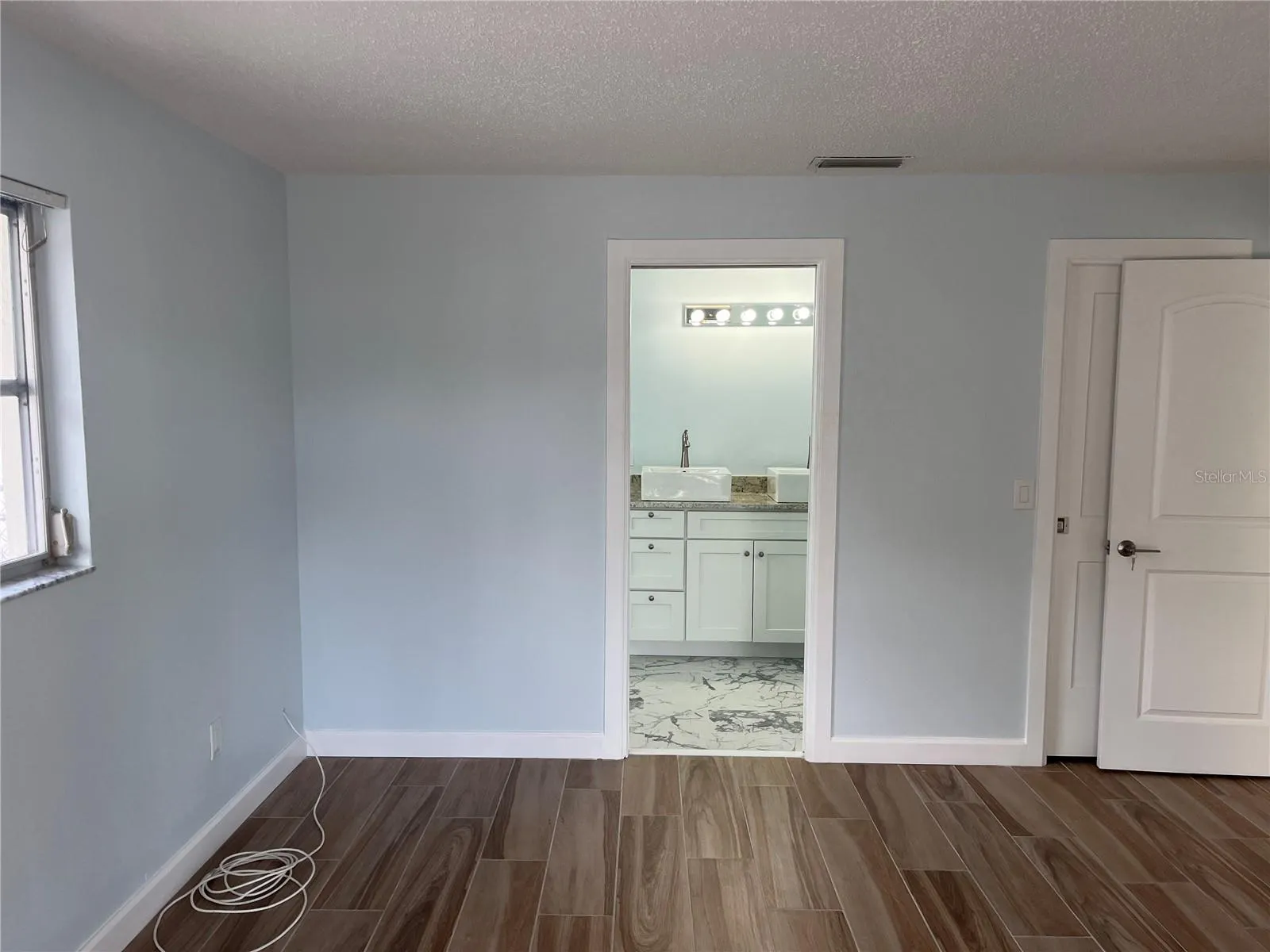 307 LA HACIENDA DR