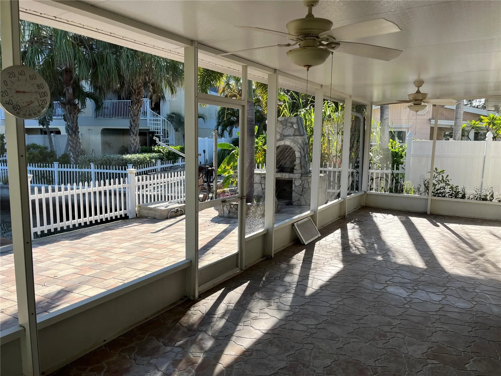 307 LA HACIENDA DR