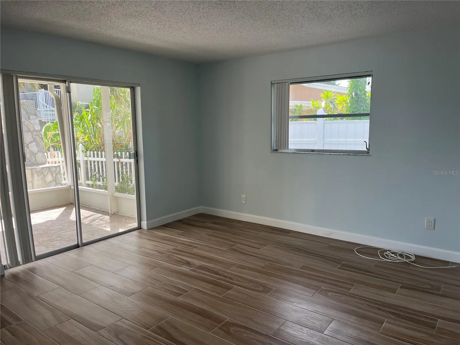 307 LA HACIENDA DR