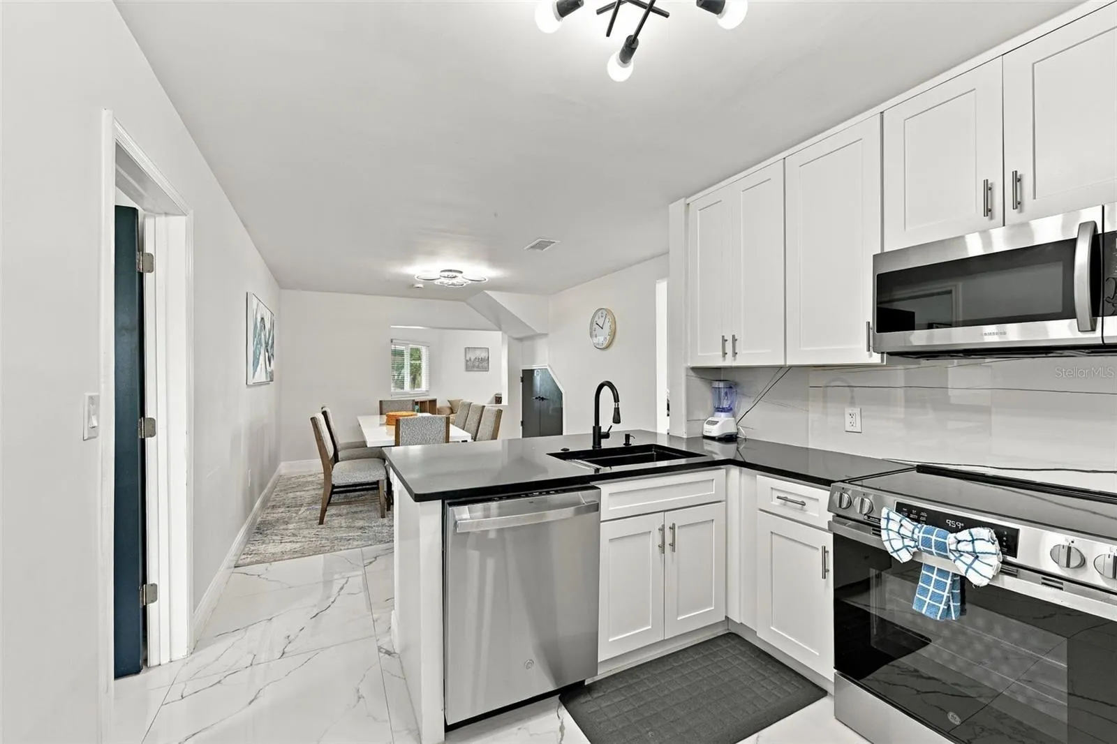 14019 W PARSLEY DR