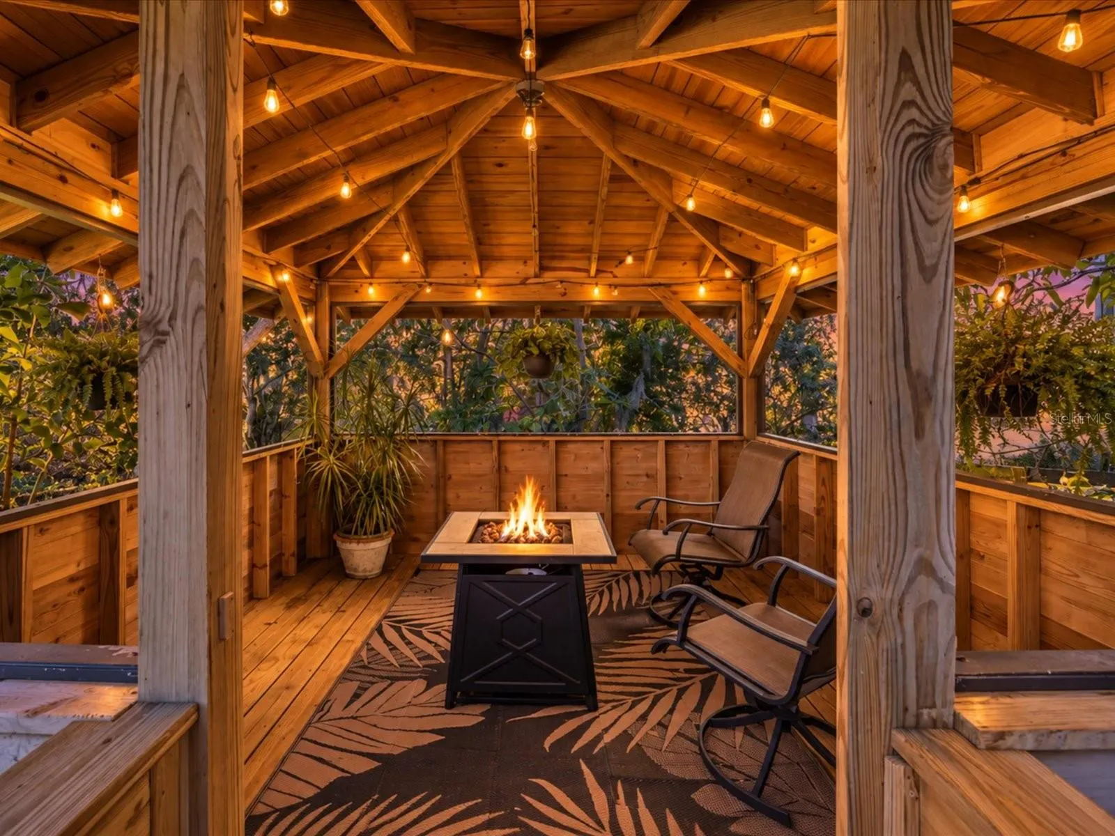 3328 BRIARWOOD CIR