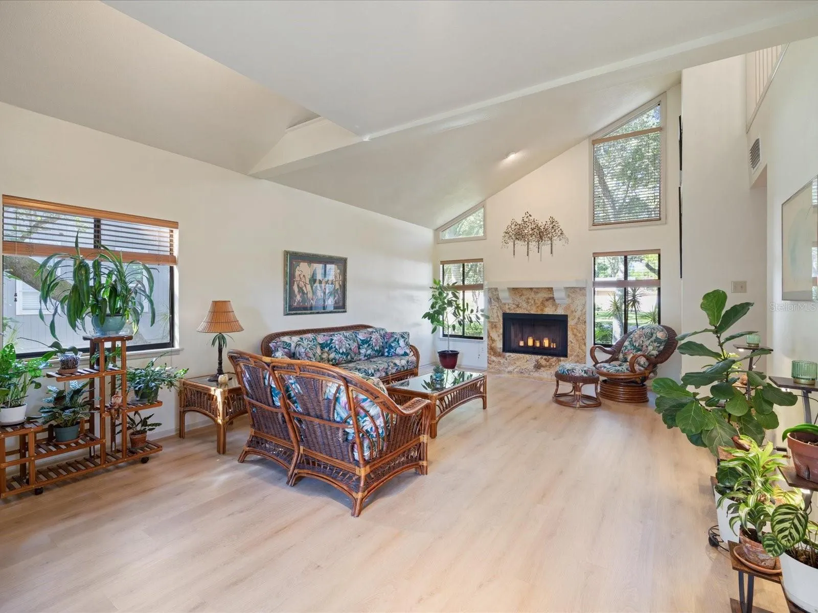 3328 BRIARWOOD CIR