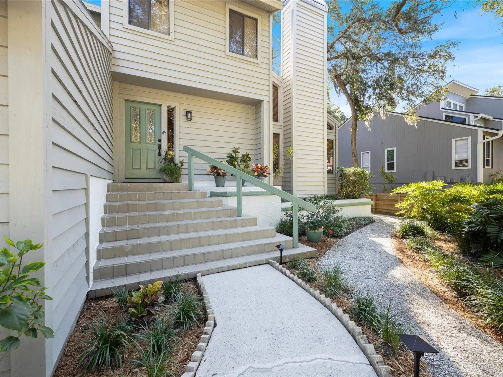 3328 BRIARWOOD CIR