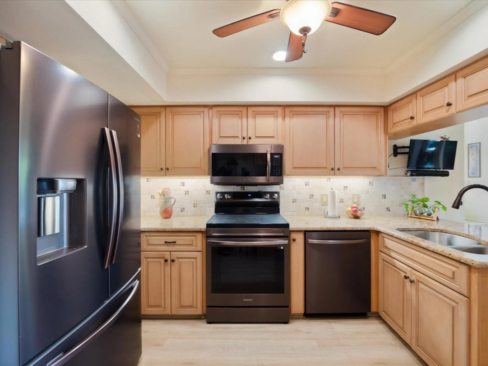 3328 BRIARWOOD CIR